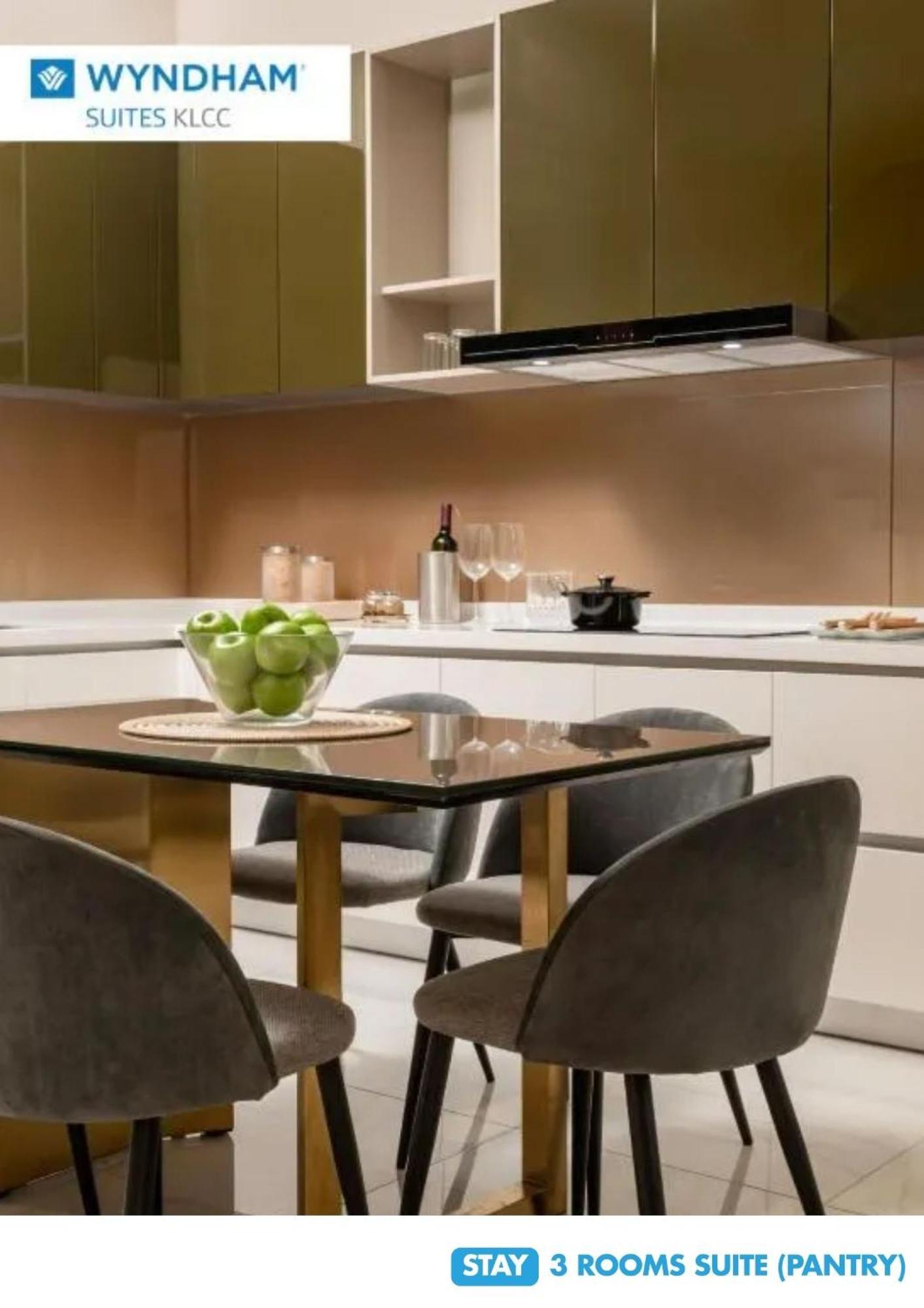 Wyndham Suites Klcc Kuala Lumpur Exterior foto A kitchen in a private home