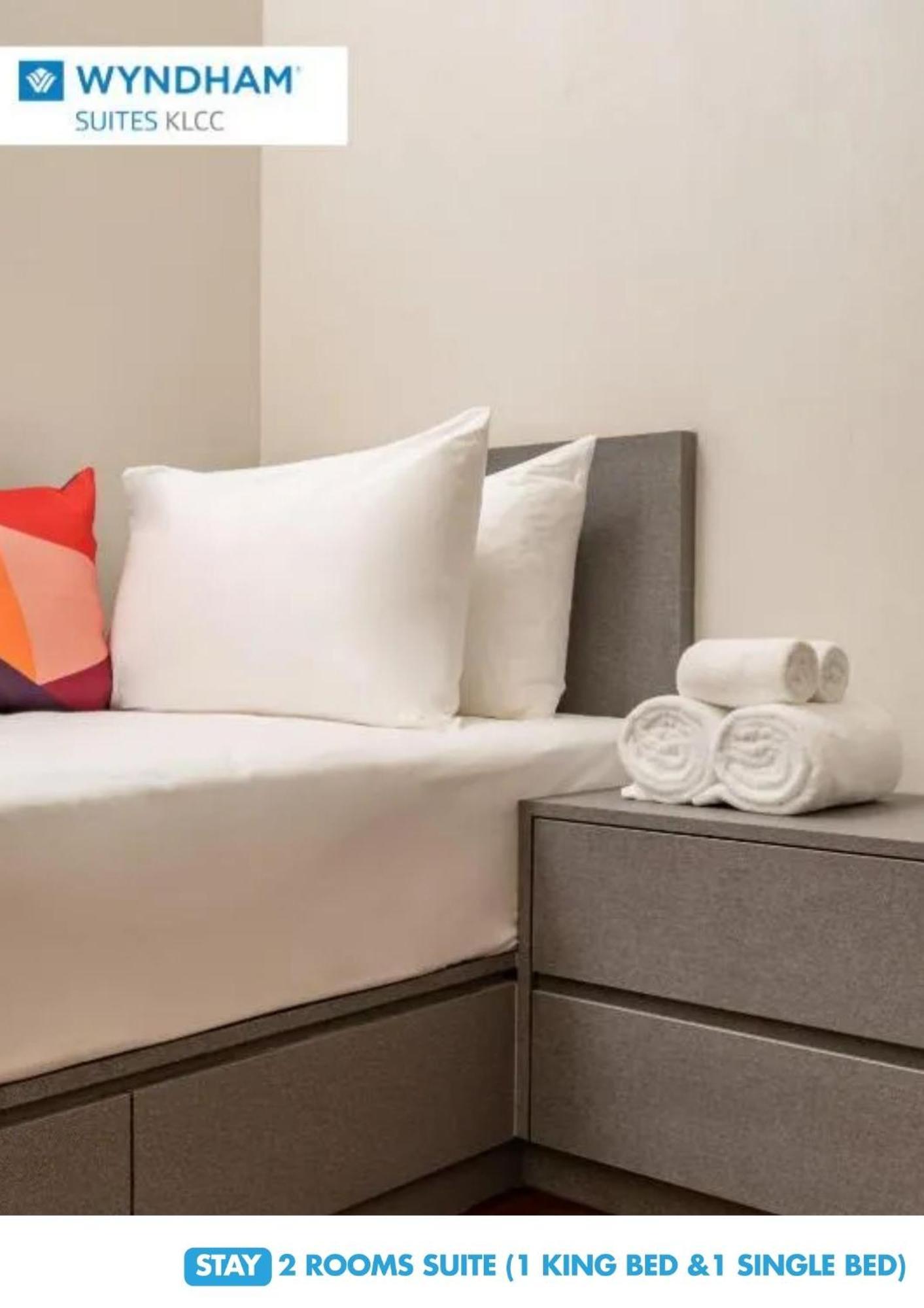 Wyndham Suites Klcc Kuala Lumpur Exterior foto A bed with a duvet cover