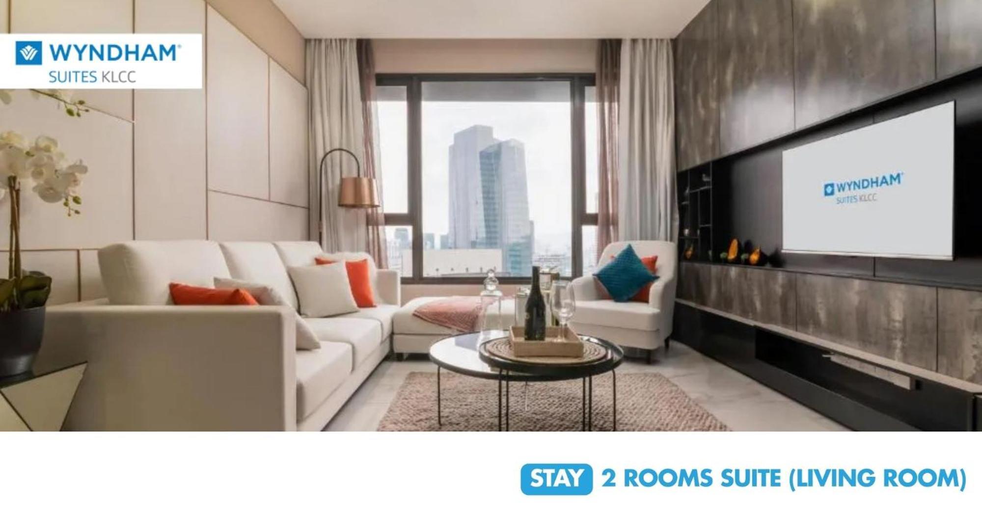 Wyndham Suites Klcc Kuala Lumpur Exterior foto 2 Rooms Suite Living Room